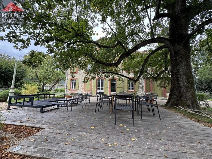 Image No.2-8 Bed House for sale