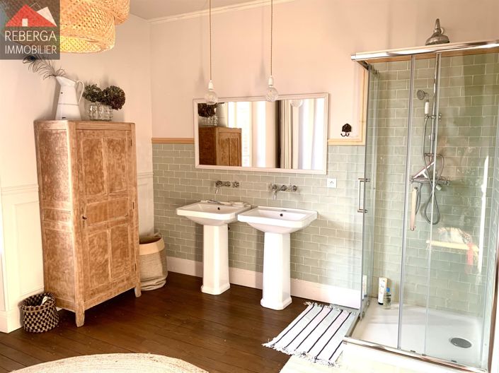 Image No.24-8 Bed House for sale