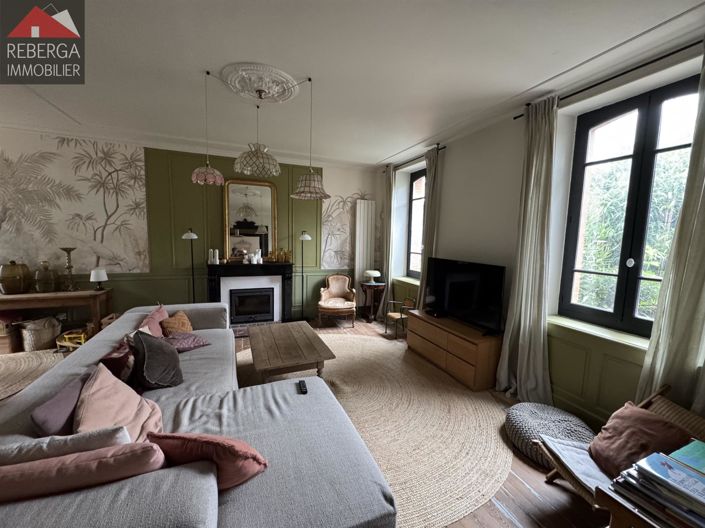 Image No.5-8 Bed House for sale