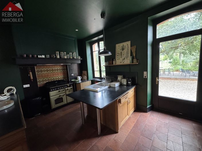 Image No.9-8 Bed House for sale