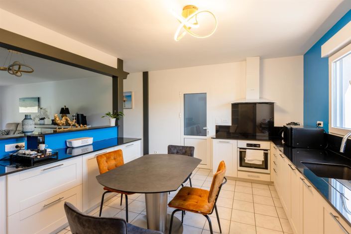 Image No.4-4 Bed House for sale