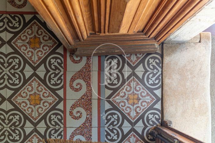 Image No.3-5 Bed House for sale