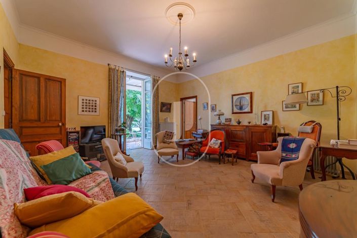 Image No.7-5 Bed House for sale