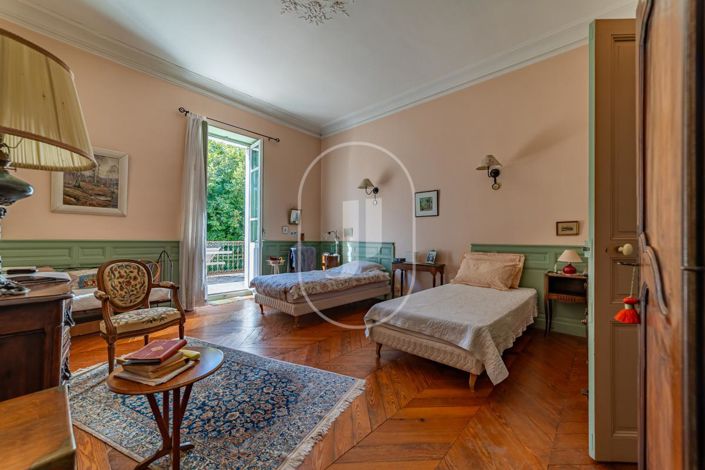 Image No.9-5 Bed House for sale