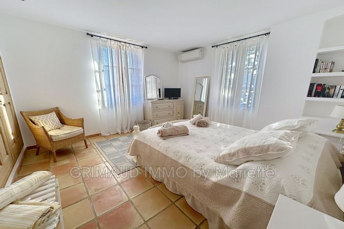 Image No.10-3 Bed House for sale