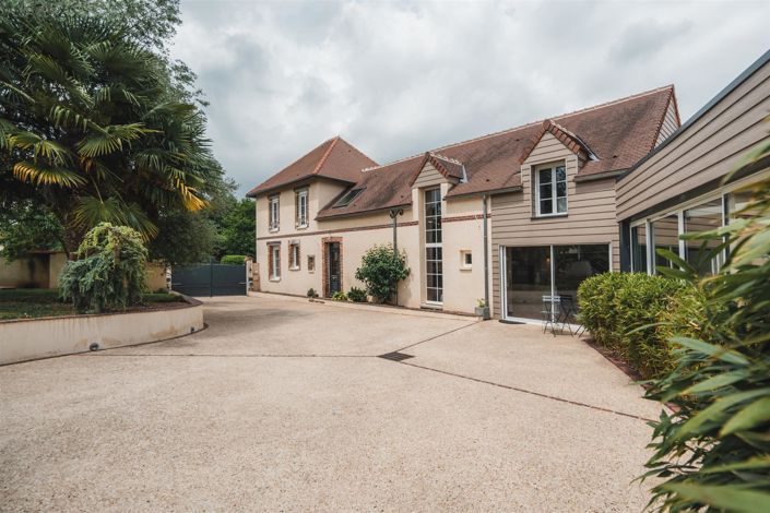 Image No.1-5 Bed House for sale