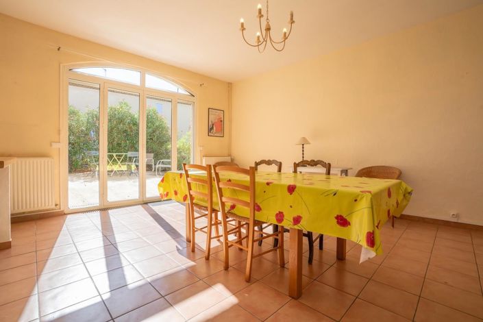 Image No.12-6 Bed House for sale