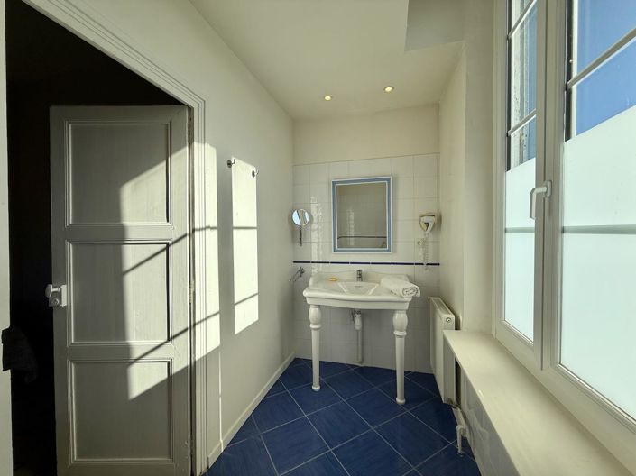 Image No.17-6 Bed House for sale