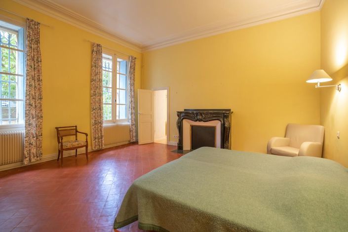 Image No.18-6 Bed House for sale