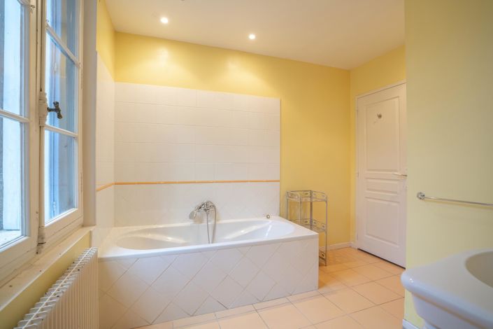 Image No.20-6 Bed House for sale