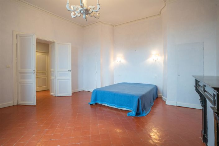 Image No.26-6 Bed House for sale