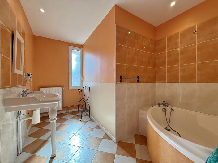 Image No.30-6 Bed House for sale