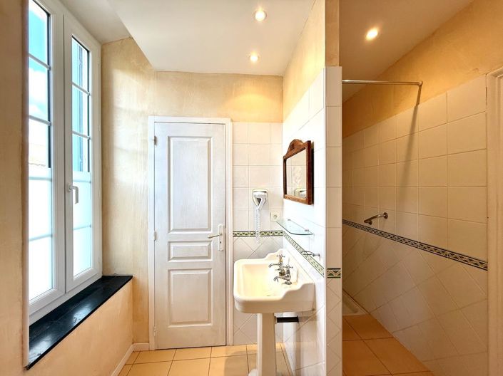 Image No.33-6 Bed House for sale