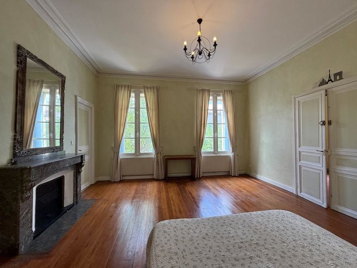 Image No.35-6 Bed House for sale