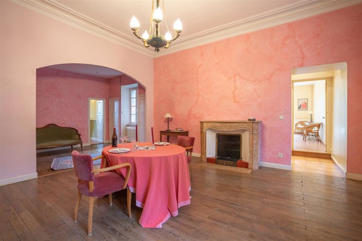 Image No.8-6 Bed House for sale