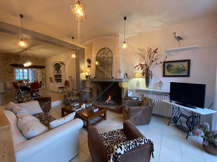 Image No.8-7 Bed House for sale