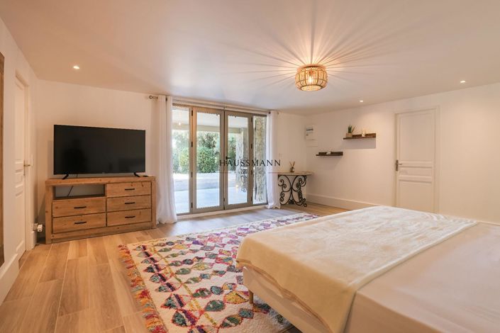 Image No.16-5 Bed House for sale