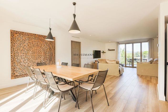 Image No.8-5 Bed House for sale