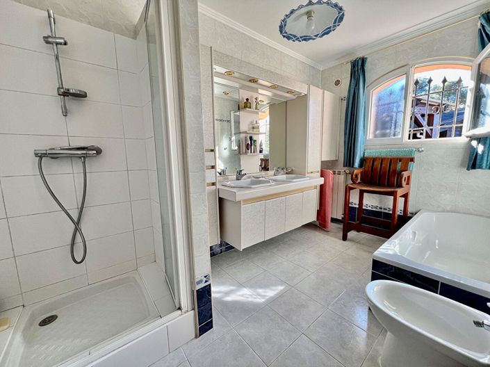 Image No.10-5 Bed House for sale