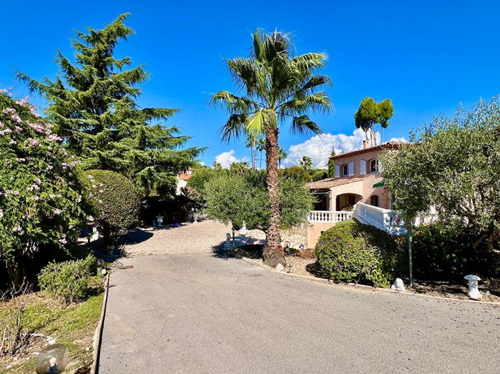 Image No.2-5 Bed House for sale