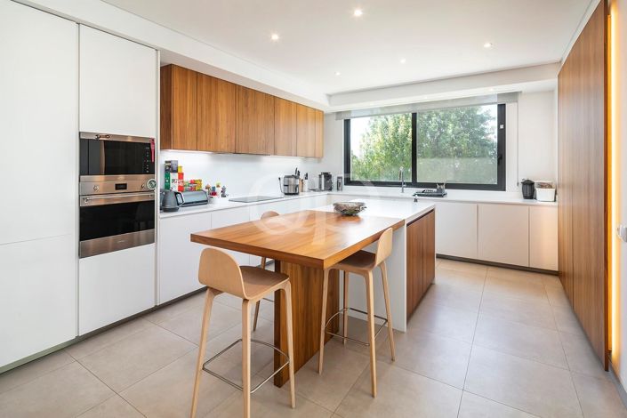 Image No.13-4 Bed House for sale