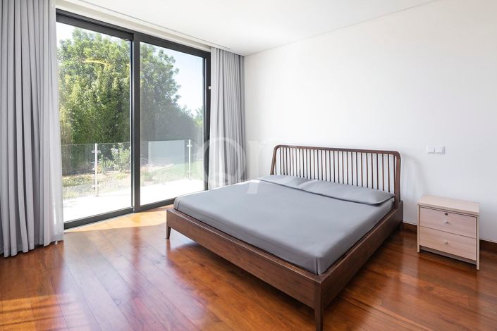 Image No.17-4 Bed House for sale