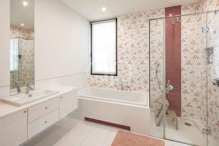 Image No.19-4 Bed House for sale