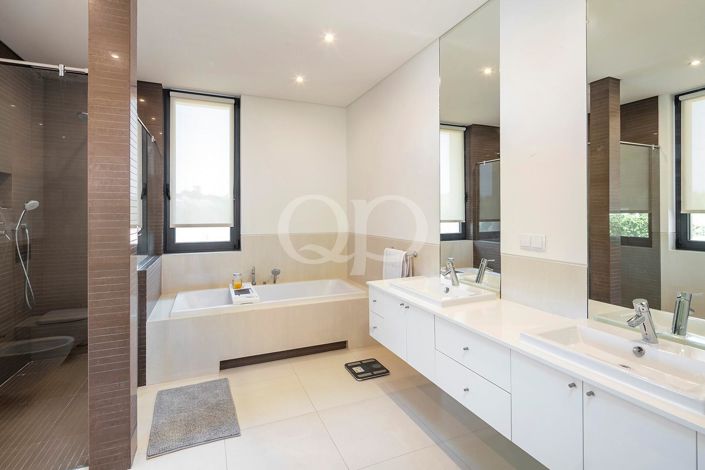 Image No.21-4 Bed House for sale