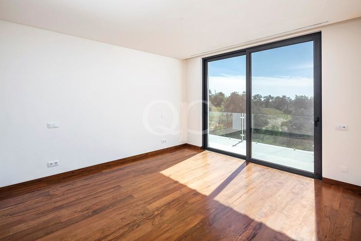 Image No.36-4 Bed House for sale