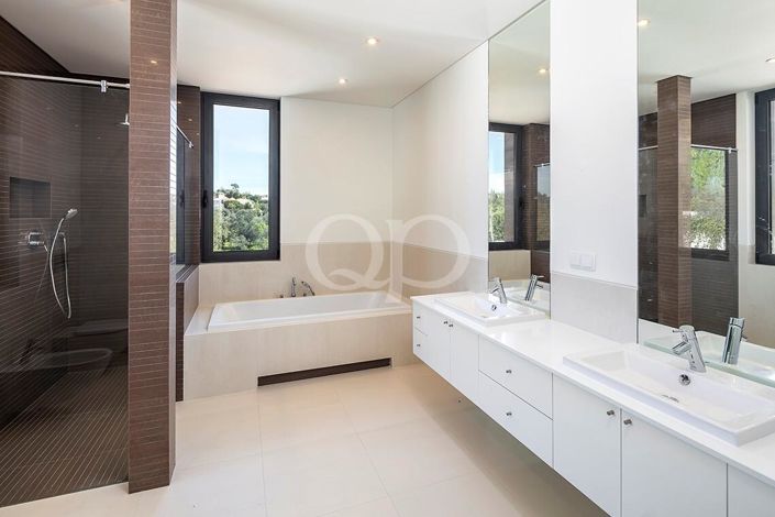 Image No.37-4 Bed House for sale