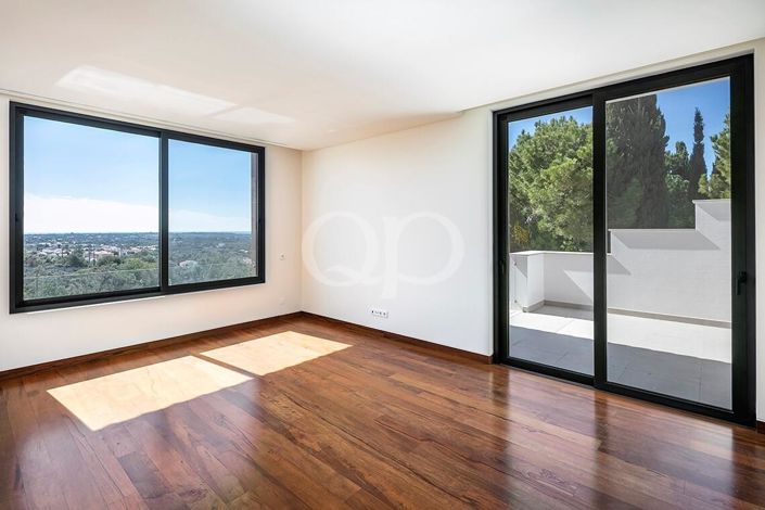 Image No.38-4 Bed House for sale