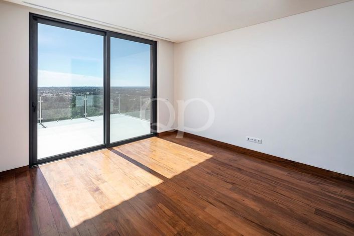 Image No.39-4 Bed House for sale