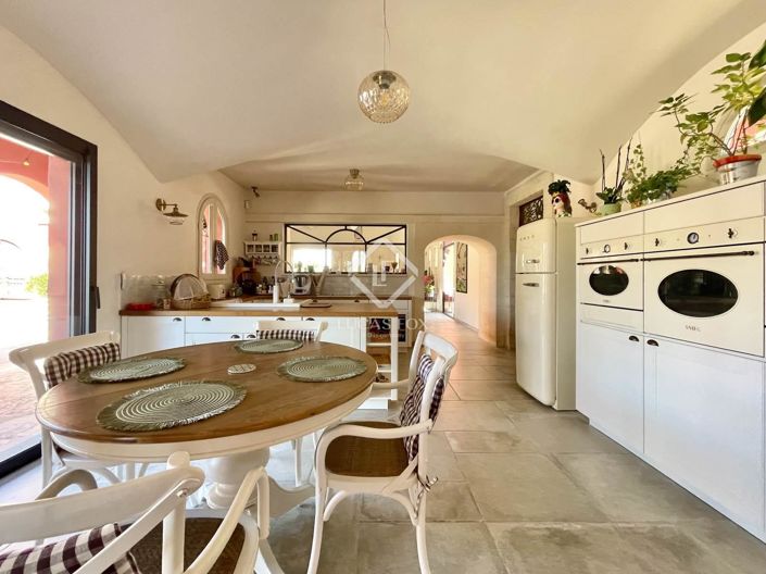 Image No.17-6 Bed House for sale