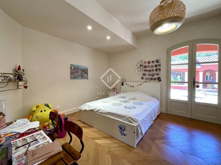 Image No.20-6 Bed House for sale