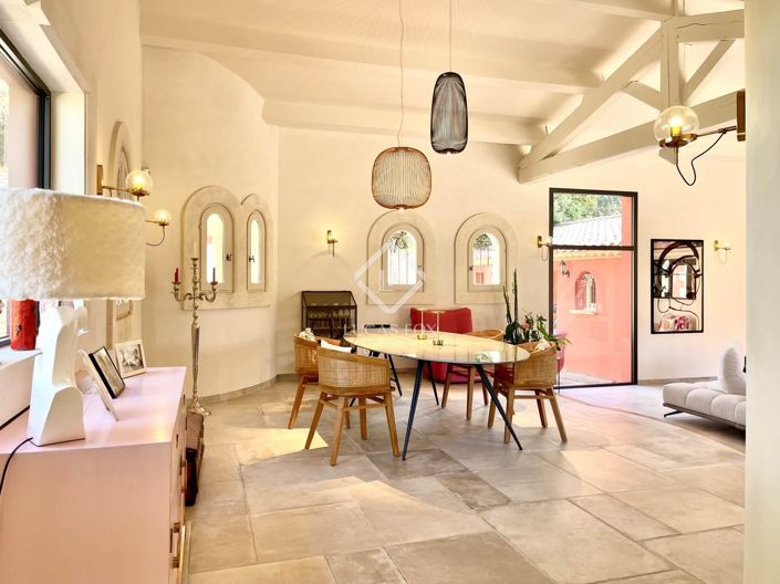 Image No.22-6 Bed House for sale