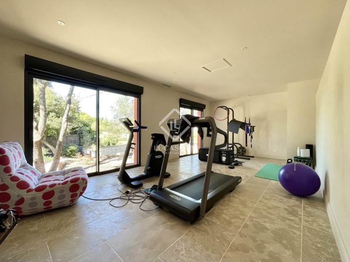 Image No.27-6 Bed House for sale