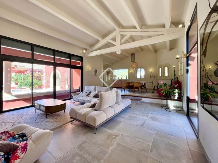 Image No.6-6 Bed House for sale