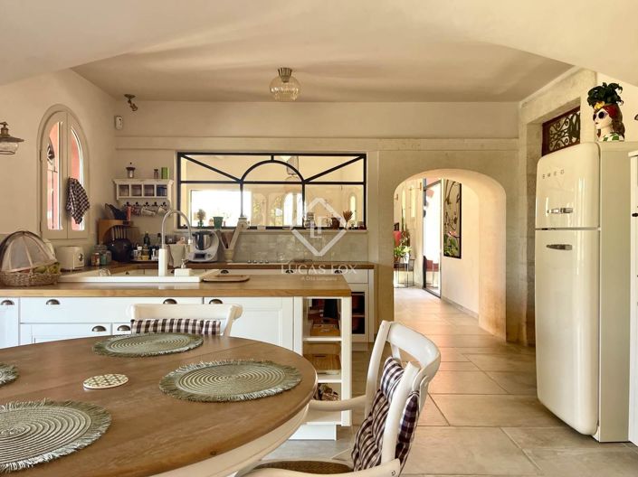 Image No.7-6 Bed House for sale