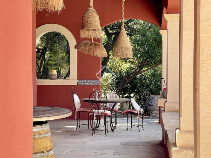 Image No.8-6 Bed House for sale