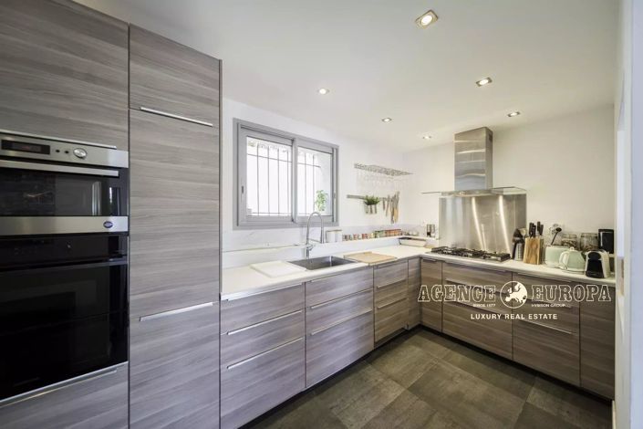 Image No.8-3 Bed House for sale