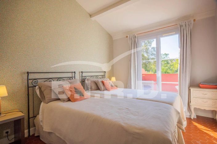 Image No.10-3 Bed House for sale