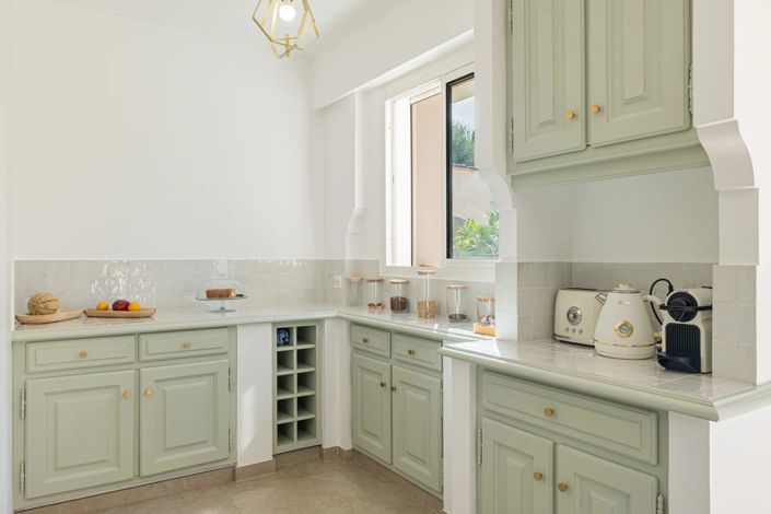 Image No.8-5 Bed House for sale