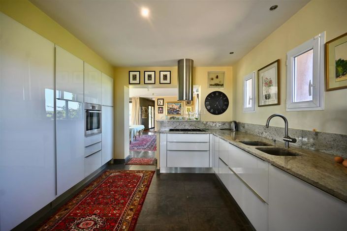 Image No.17-4 Bed House for sale