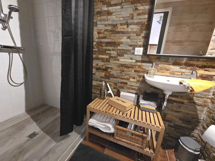 Image No.17-7 Bed House for sale