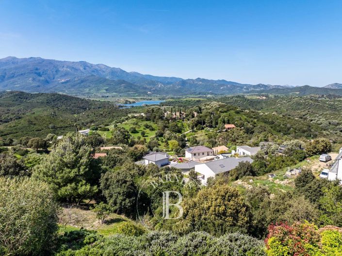 Image No.16-6 Bed House for sale