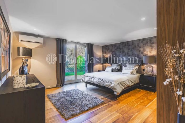 Image No.7-5 Bed House for sale