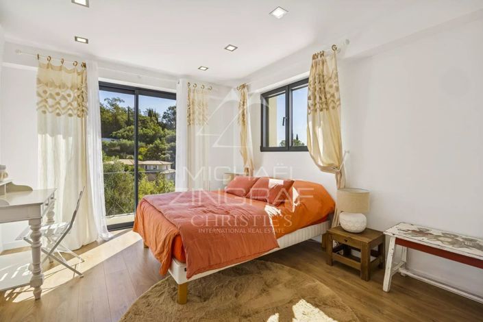 Image No.10-6 Bed House for sale