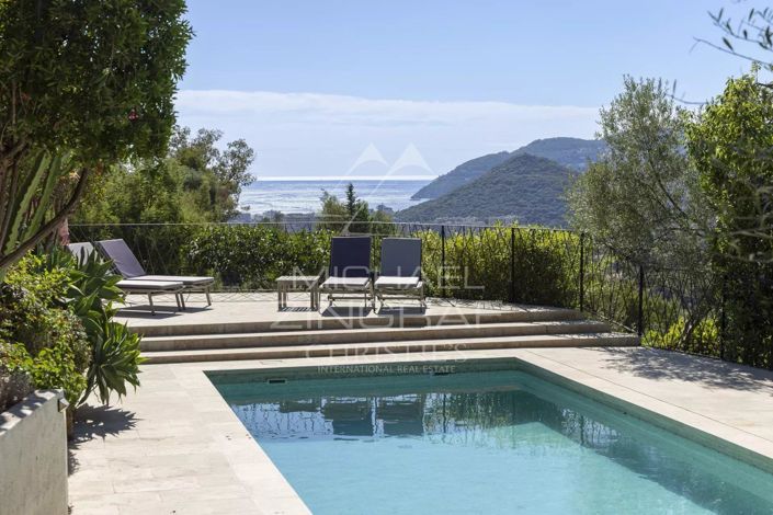 Image No.2-6 Bed House for sale