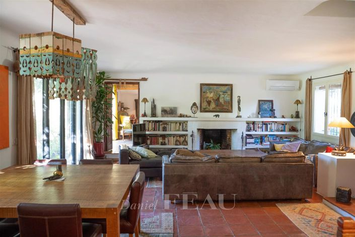 Image No.10-3 Bed House for sale