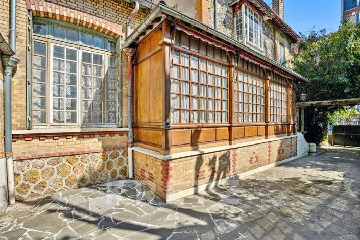 Image No.9-5 Bed House for sale